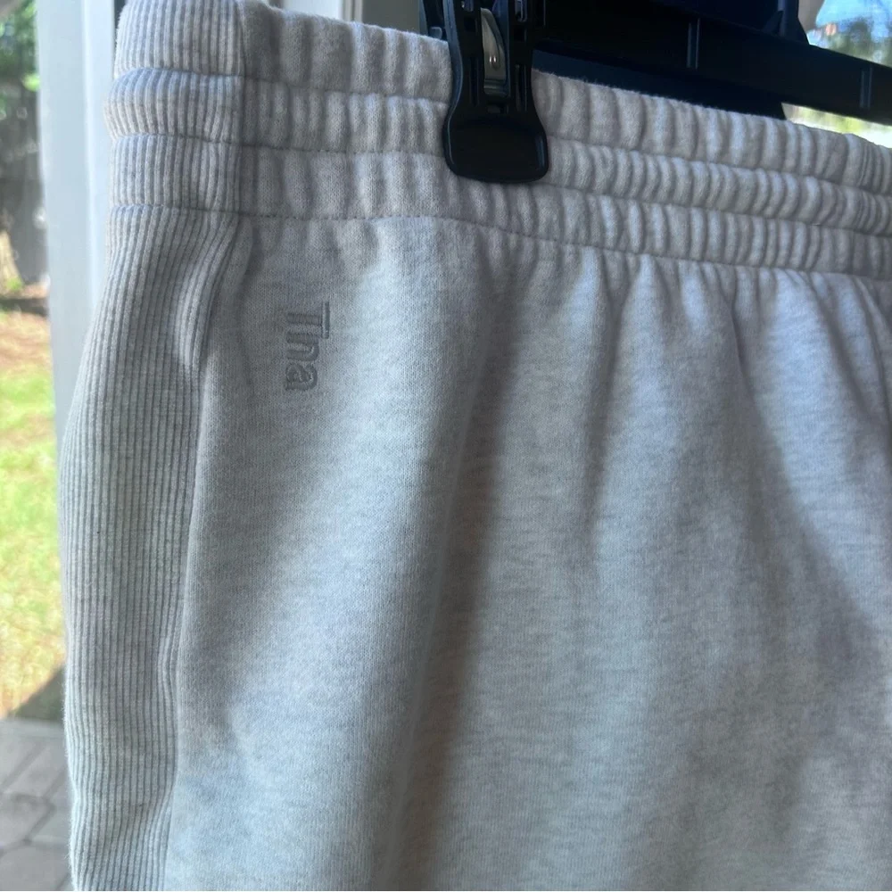 TNA Cozy BF Heather Cloud Gray Drawstring Athletic 5” Shorts, Women’s XXL - Picture 4 of 8